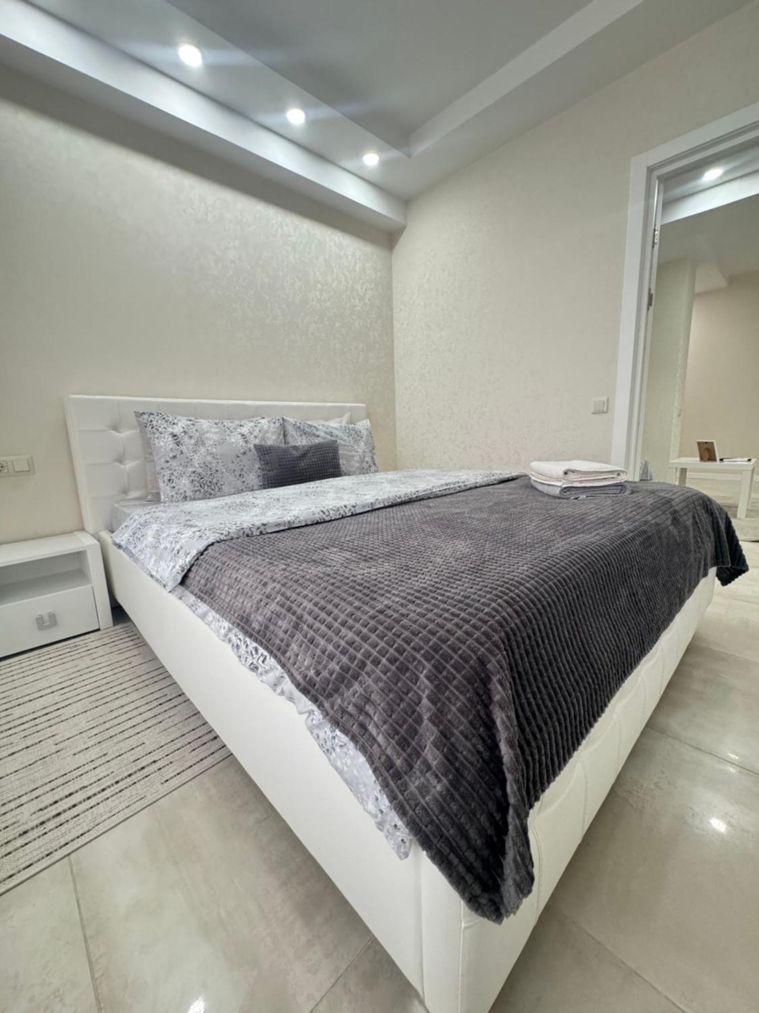 New Lux Apartment In Chisinau Exterior photo